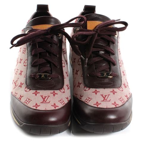 louis vuitton athletic tennis shoes.